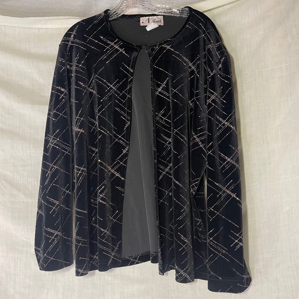 N Touch Vintage Women’s Black Velvet Cardigan with Silver Accents all over.XL